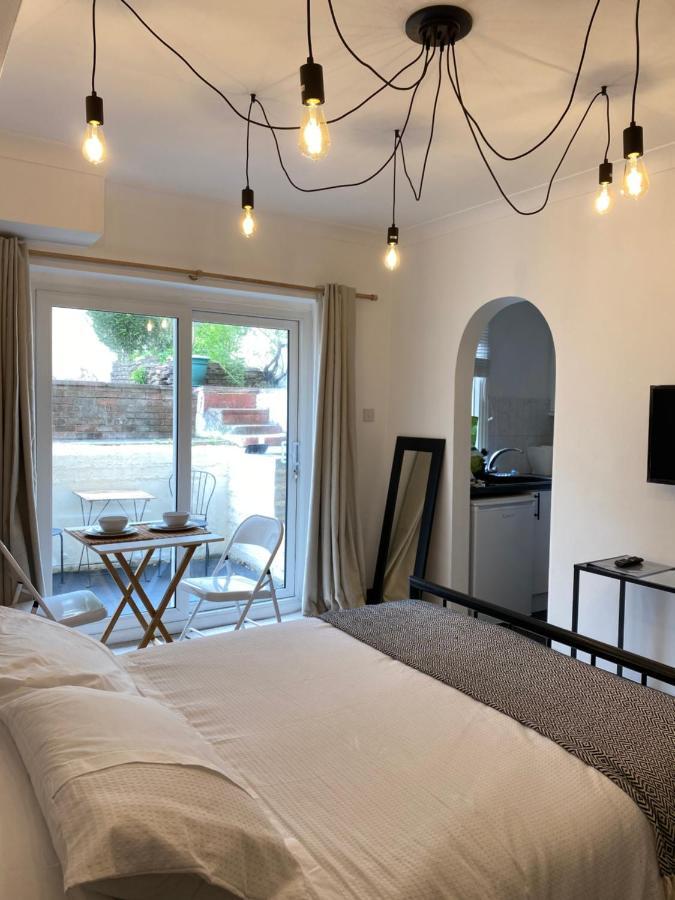 Stylish Central Basement Studio, With Outdoor Space Μπράιτον Εξωτερικό φωτογραφία
